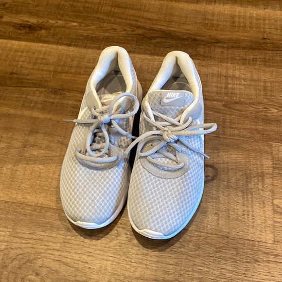 Nike Running Shoes - Picture 1 of 2